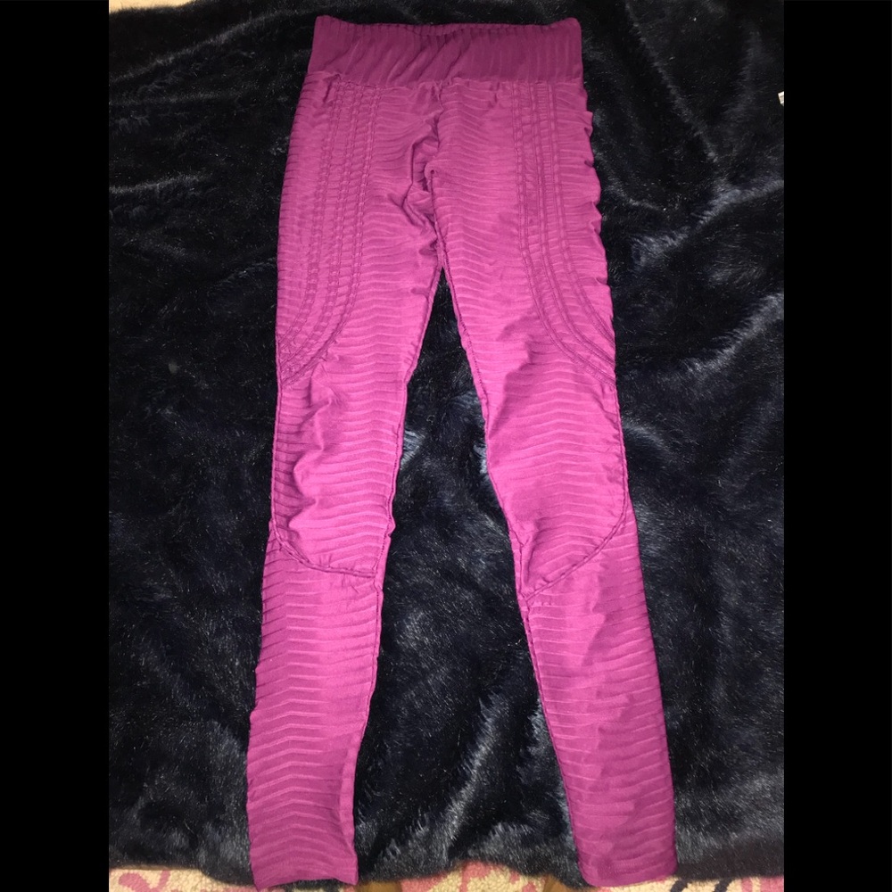 Scrunch butt textured leggings